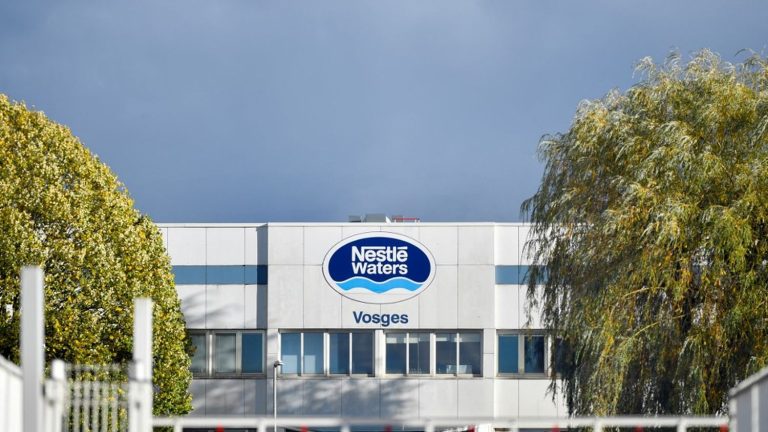 An investigation opened for deception against the Nestlé Waters group, accused of having used prohibited treatments on mineral waters