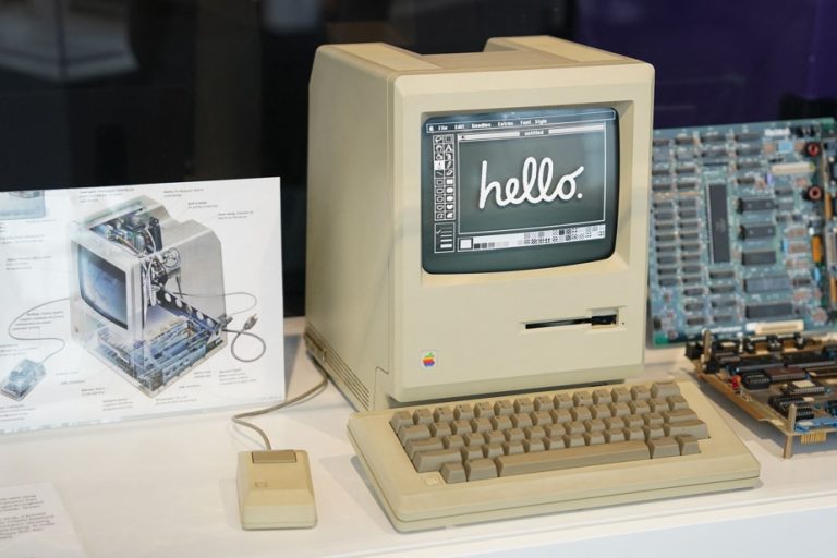 At 40, Apple’s Mac will adopt AI or no longer be