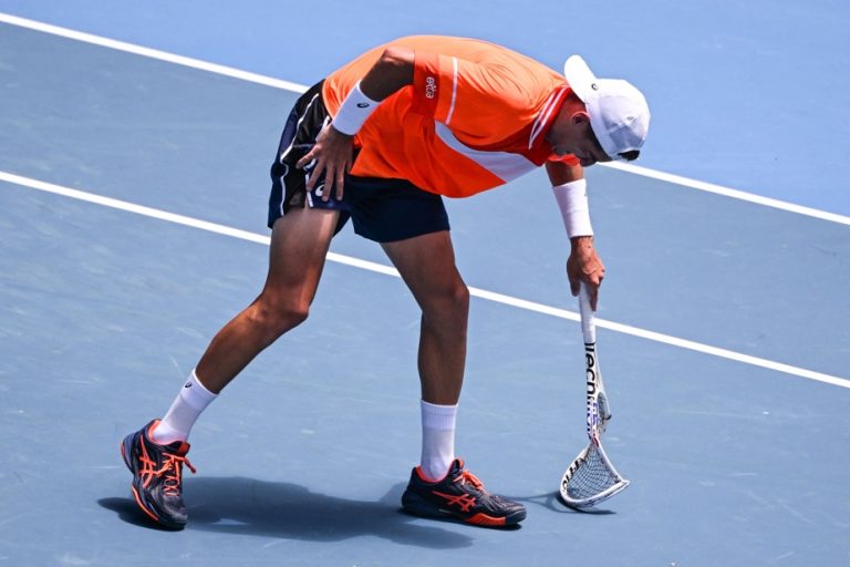 Australian Open |  Atmane pushes Medvedev, then gives up after cramps