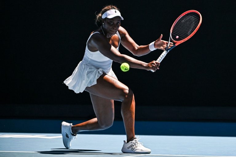 Australian Open |  Sloane Stephens and Iga Swiatek advance to next round