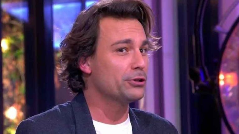 Bertrand Chameroy goes solo, and throws a stray ball to Pascal Praud