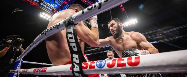 Beterbiev defeats Smith in the 7th round