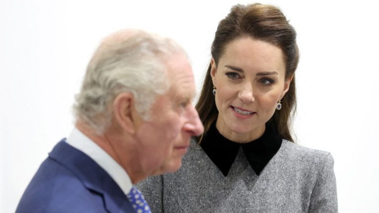 Between “shock” and analysis of a change in communication, the hospitalizations of King Charles III and Princess Kate on the front page of the British press