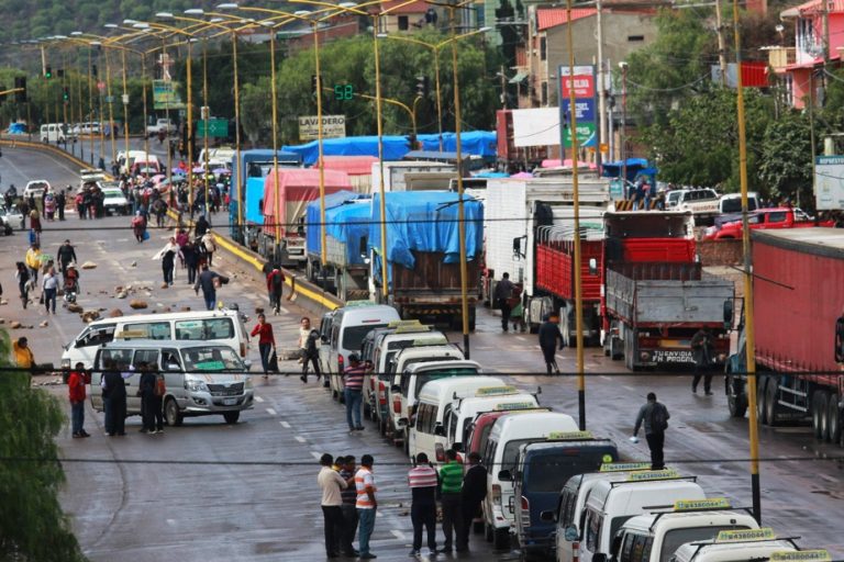 Bolivia |  Pro-Morales protesters intensify road blockades