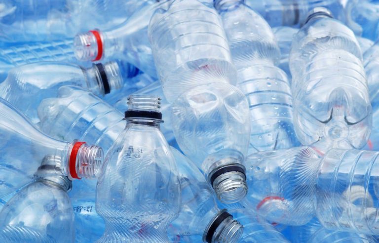 Bottled water contains large amounts of microscopic plastics