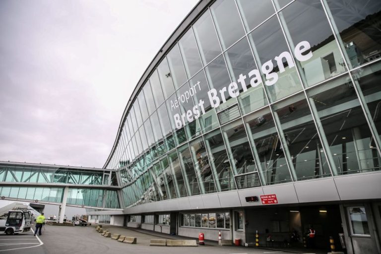 Brest airport hit by lightning: no flights before Thursday