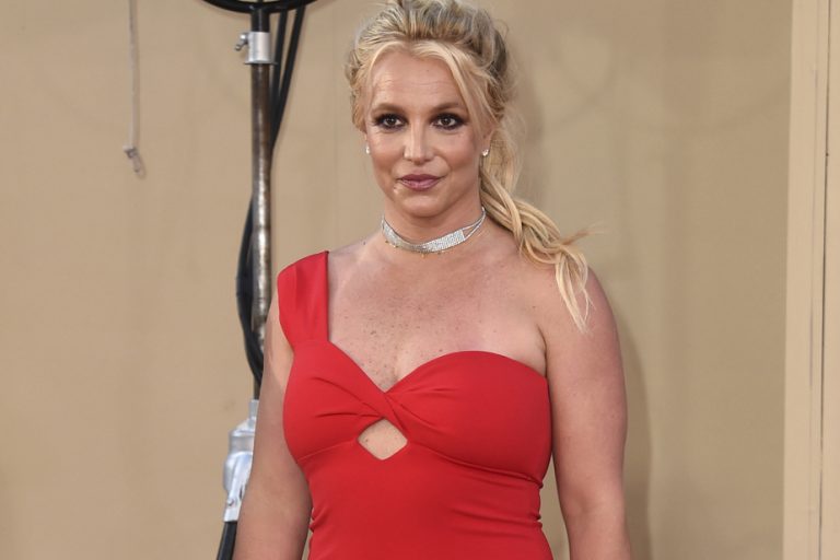 Britney Spears apologizes to Justin Timberlake