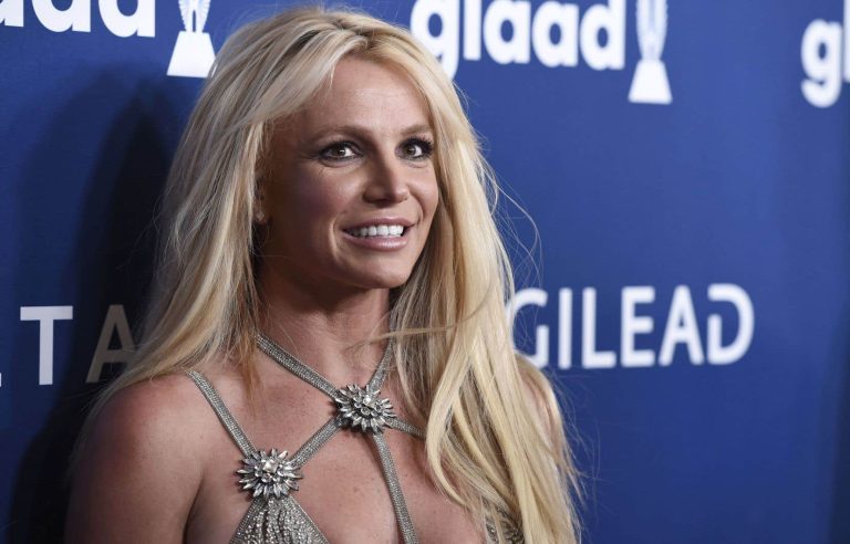 Britney Spears denies rumors of new album, wants to stay away from the industry