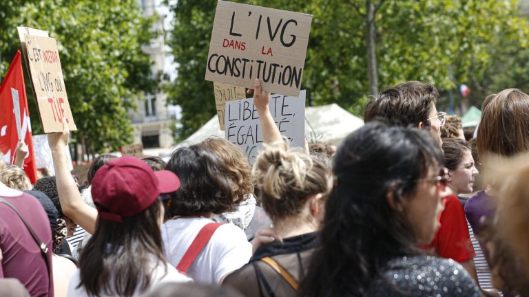 CHRONIC.  Should the right to abortion be constitutionalized?