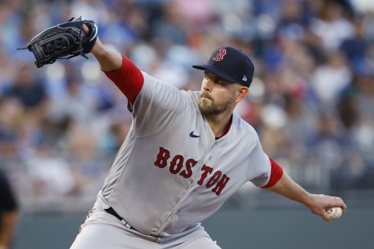 Canadian James Paxton signs one-year contract with Dodgers