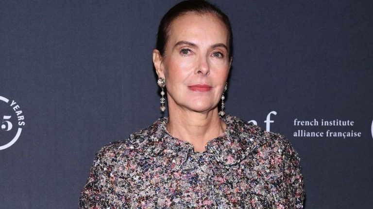 Carole Bouquet bandaged leg and “30 stitches”, the actress’s worrying message on Instagram