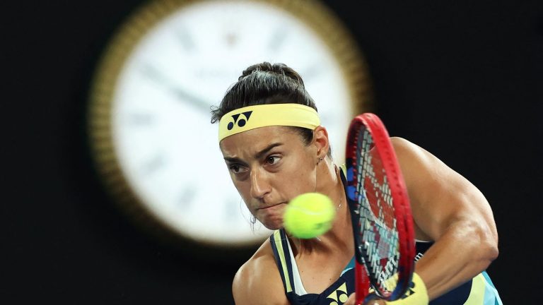 Caroline Garcia sets the record straight against former world number one Naomi Osaka and qualifies for the second round