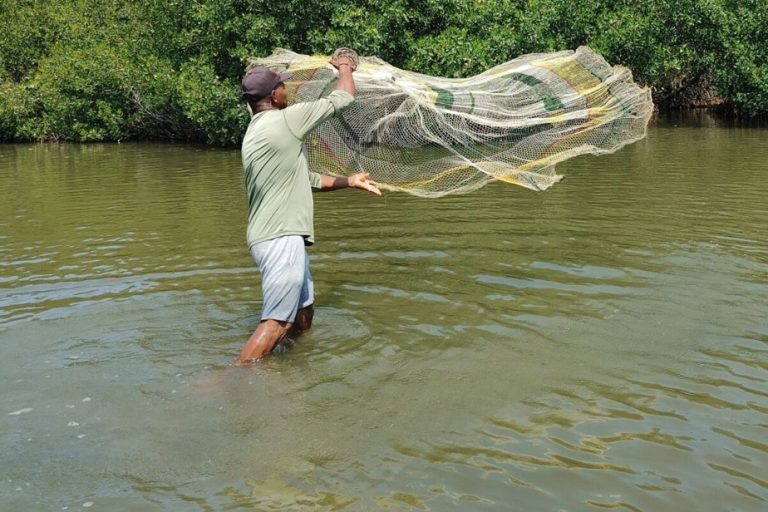 Colombia |  Caribbean crab fishing