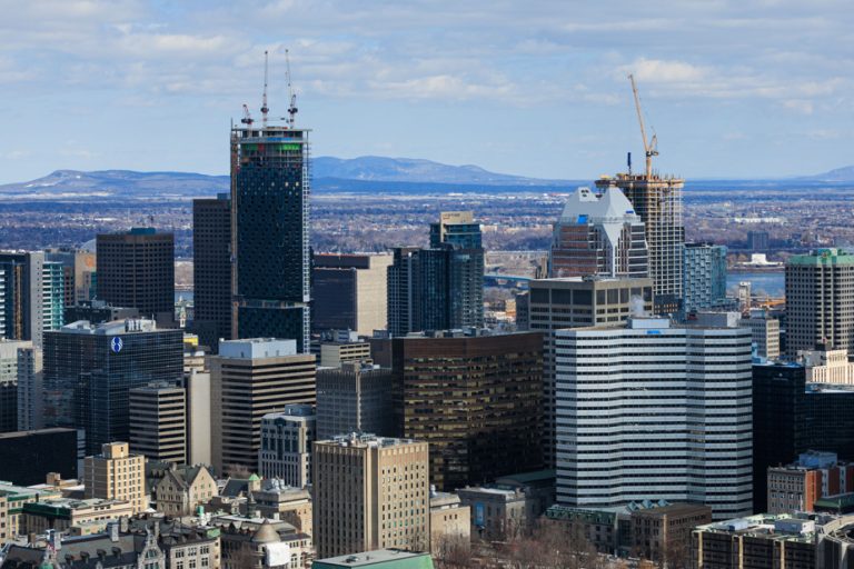 Construction starts |  “It’s slowly going back up,” assures Valérie Plante