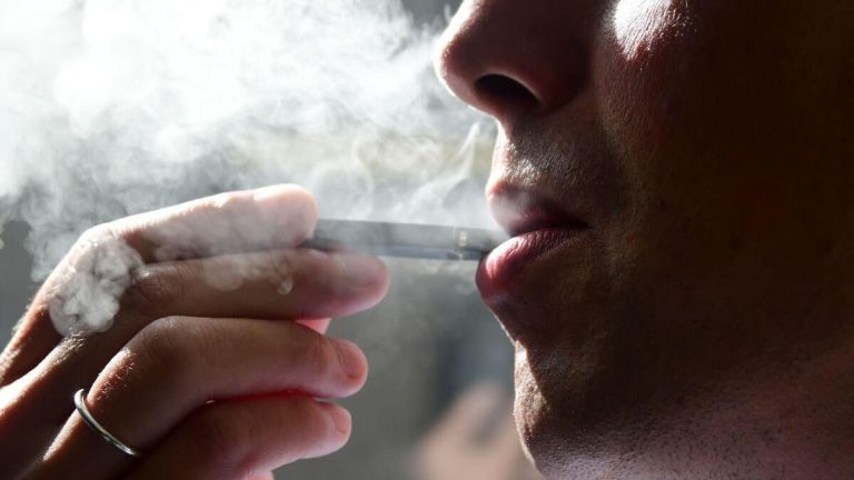 Dependence: as difficult to quit vaping as smoking, warns pharmacist