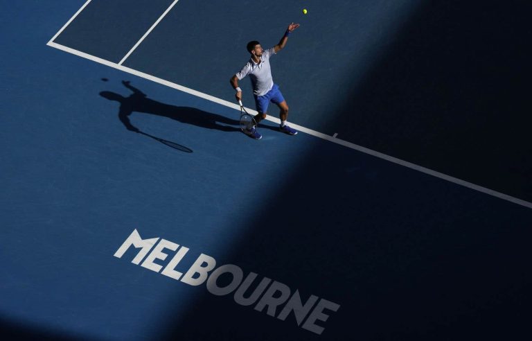 Djokovic reaches semi-finals in Melbourne