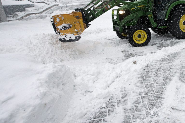 Dollard-des-Ormeaux |  Pedestrian fatally struck by snowplow