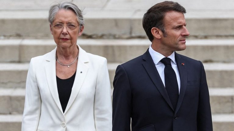 Elisabeth Borne was received by Emmanuel Macron for the second time at the Elysée in 24 hours