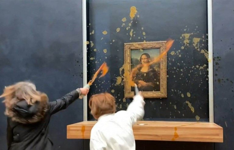 Environmental activists spray “Mona Lisa” soup