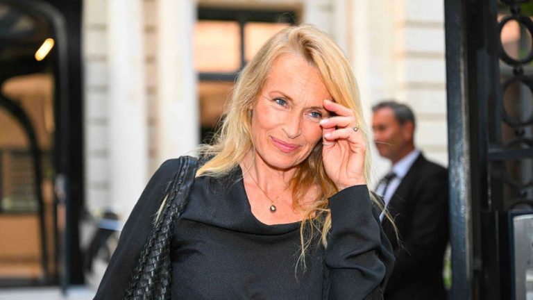 Estelle Lefébure takes her turn, Anouchka humiliated