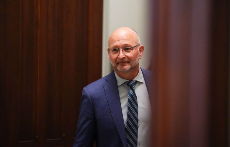 Former minister David Lametti leaves politics