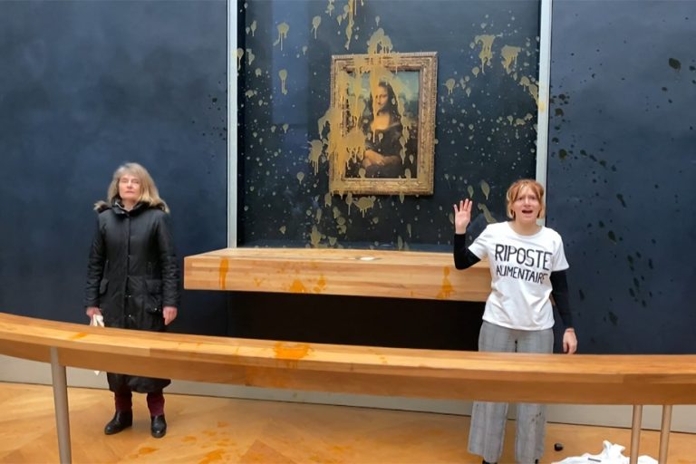 France |  The window in front of the Mona Lisa doused with soup by environmental activists