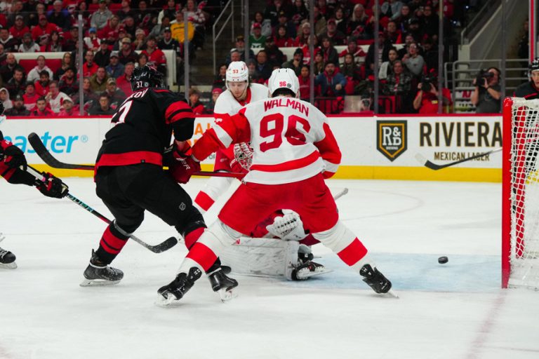 Friday in the NHL |  Andrei Svechnikov breaks deadlock for Hurricanes