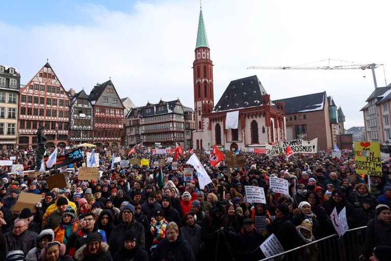 Germany |  250,000 demonstrators against the far right