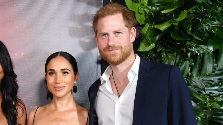 Harry and Meghan Markle take a photo that really causes scandal