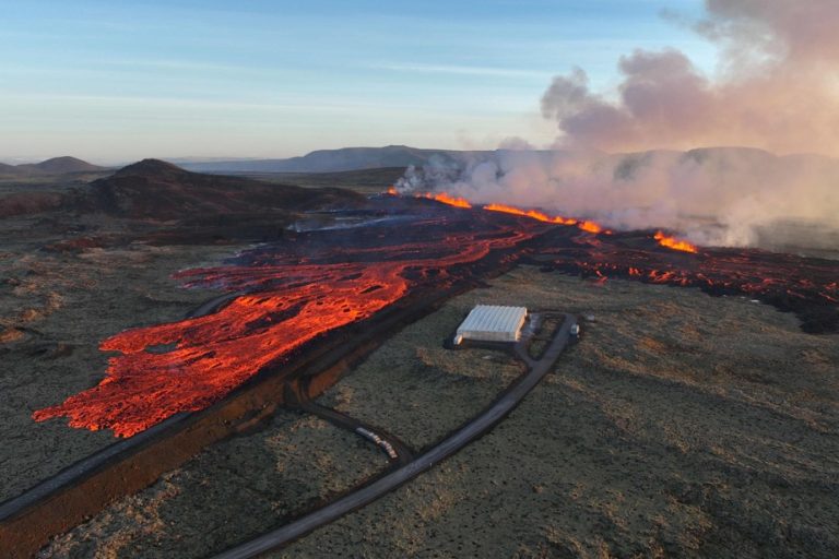 Iceland |  New volcanic eruption near Grindavik