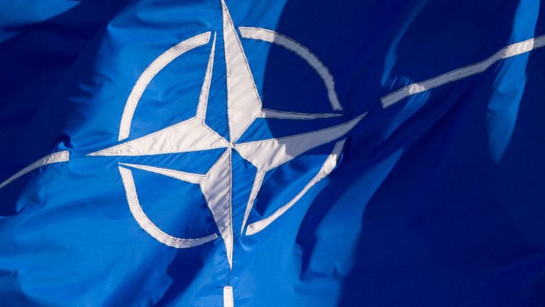 “It is very important to signal” to Russia “that we are ready for all hypotheses”, explains the former deputy secretary general of NATO