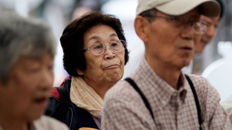 Japan sets up cafeterias for seniors