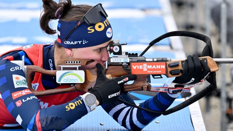 Julia Simon takes her first victory of the season in the Oberhof pursuit ahead of Justine Braisaz-Bouchet