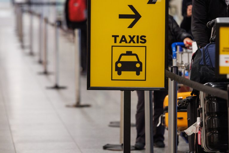 Montreal-Trudeau Airport |  Sanctions against “illegal taxis” come into force on Thursday