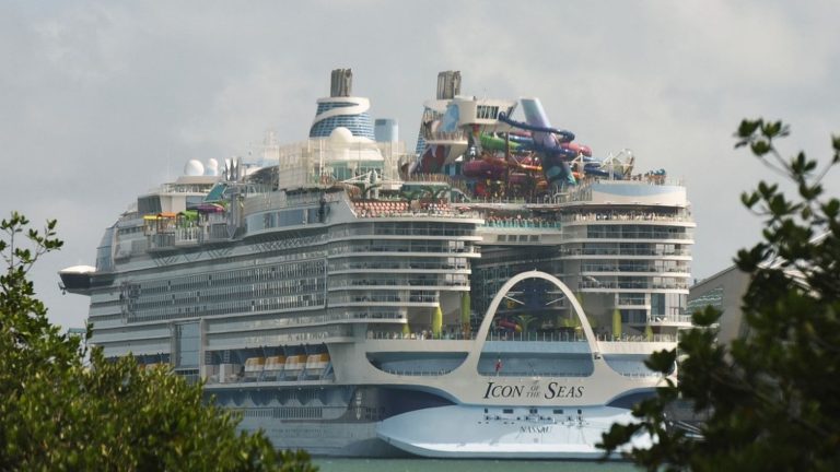 More than 5,600 passengers, 365 meters long, 40 restaurants… “Icon of the Seas”, the largest liner in the world, set sail from Miami