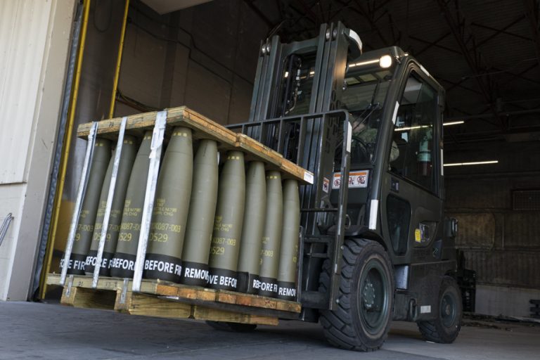 NATO orders 220,000 artillery shells for use by Ukrainian army