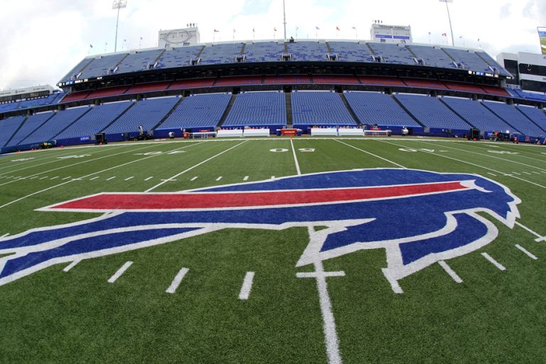 NFL |  Bills-Steelers game postponed to Monday due to storm