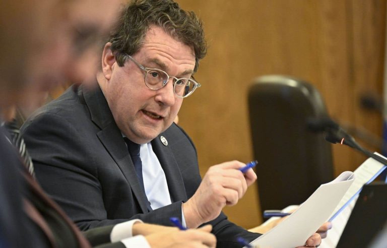 No question of erasing teachers’ disciplinary files, insists Drainville