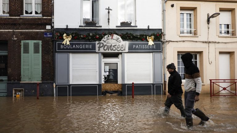 “No resident will pay twice the insurance deductible”, promises Bruno Le Maire