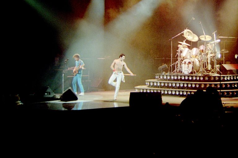 On IMAX screens |  The beauty of Queen who rocks Montreal