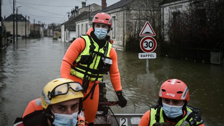 #OnVousRépond Floods, weather phenomena, temperature variations… Are you worried about global warming?  Ask all your questions