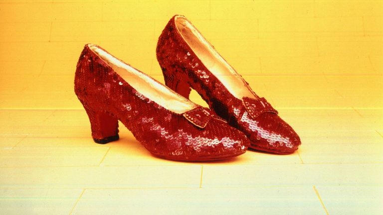 One year suspended prison sentence for the thief of the famous red shoes from the “Wizard of Oz”