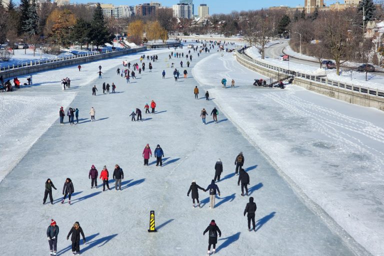 Ottawa |  Rideau Canal skating rink closes just four days after opening