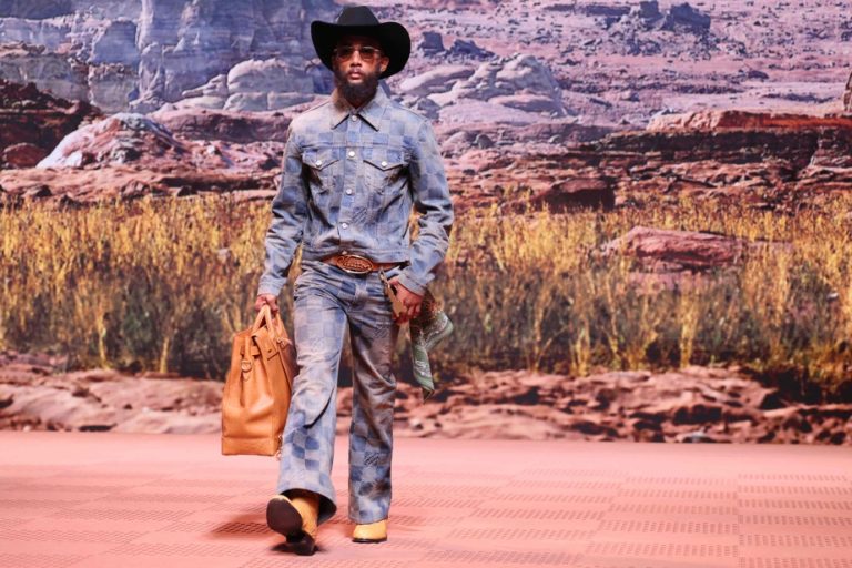 Paris |  Vuitton launches Fashion Week with a show with a western atmosphere