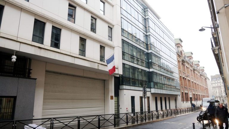 Paris town hall announces the “temporary suspension” of municipal funding of the private establishment