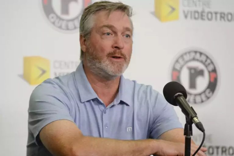 Patrick Roy hired by the Islanders