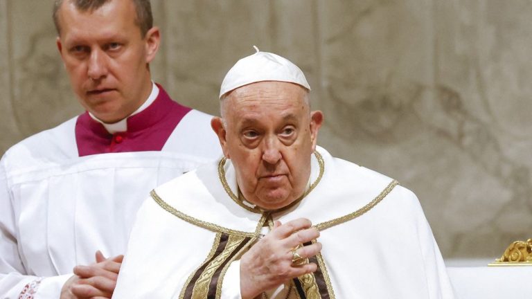 Pope Francis calls on the international community to ban surrogacy