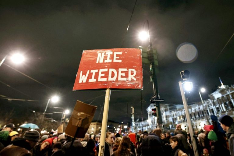 Protests against the far right reach Austria