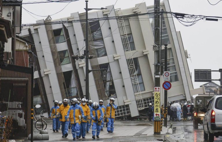 Rain complicates the work of rescuers in Japan after the New Year earthquake