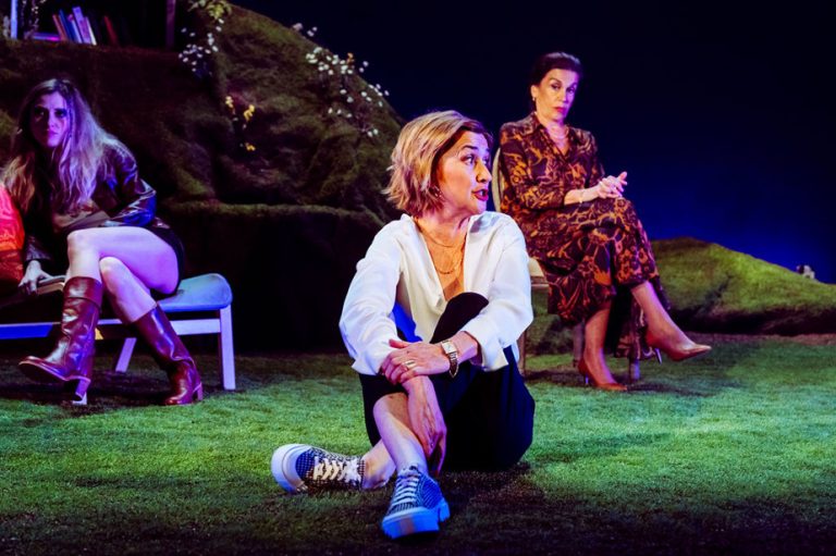 Review of the play The sky is beautiful trash |  All about mother